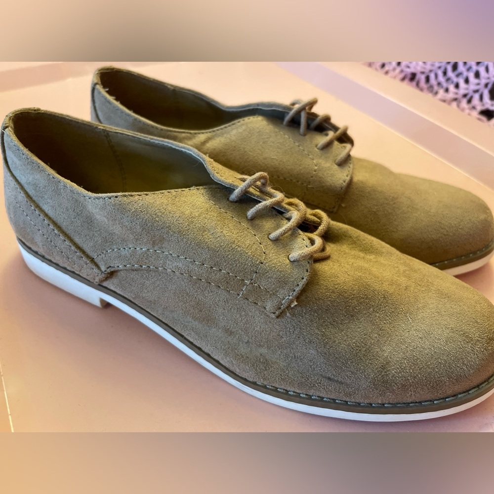 Tan suede Oxford shoes